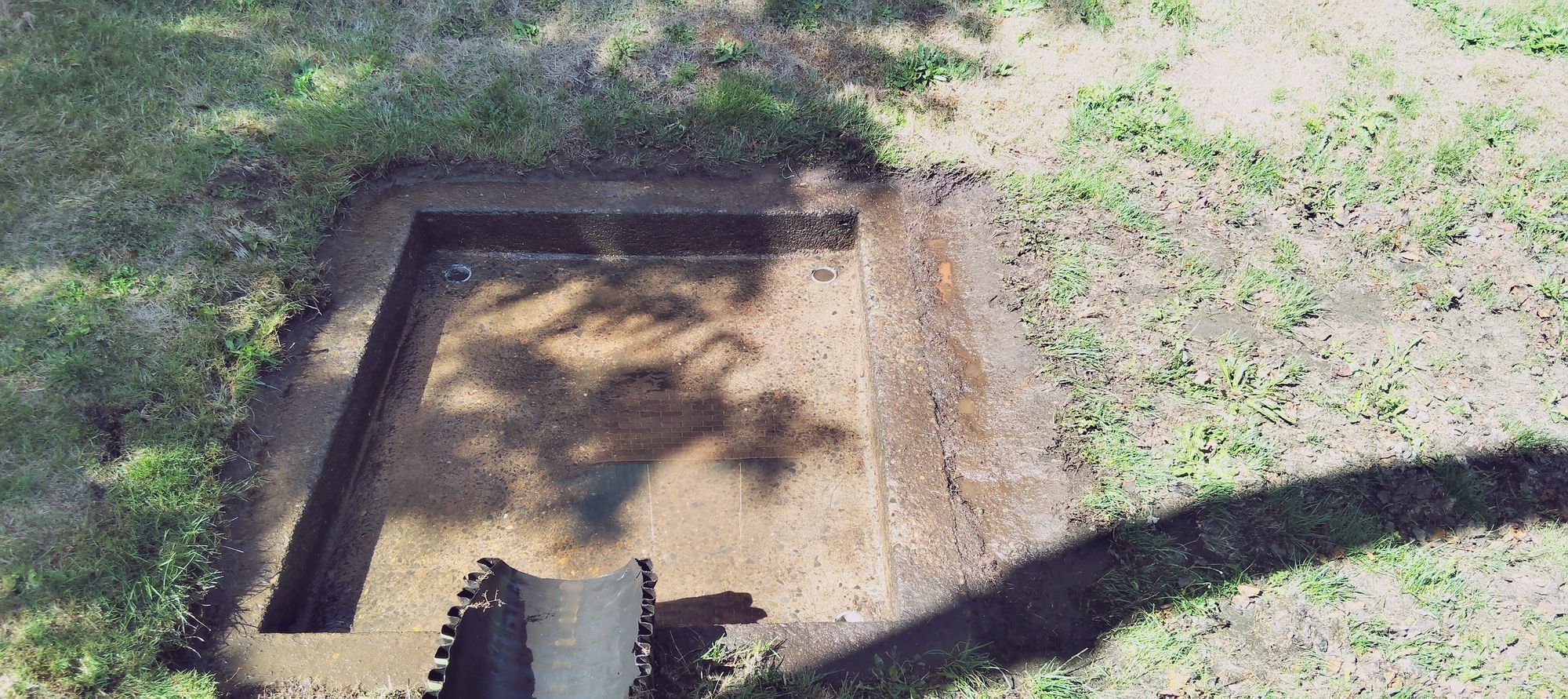 Detailed cleaning of trash rack components